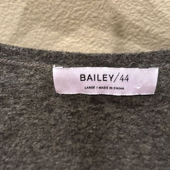 Bailey 44 woman's green wool v neck sweater - Picture 3 of 10